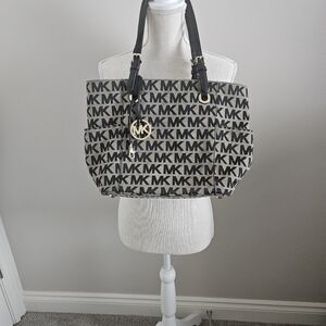 Barely worn authentic Michael Kors ko Canvas logo tote with gold hardware.